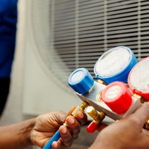 holding manometers to repair ac